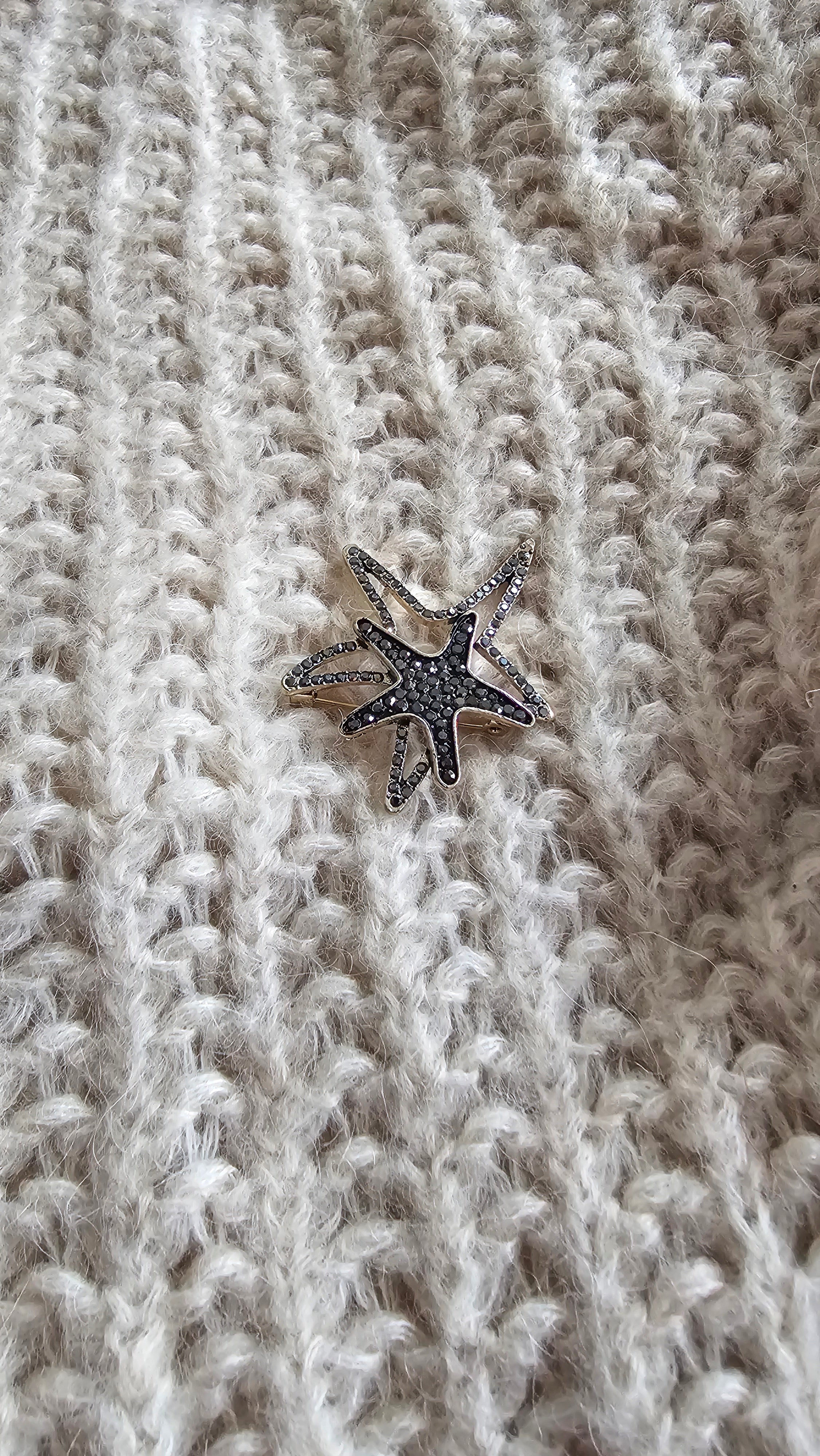 Broche étoile à strass